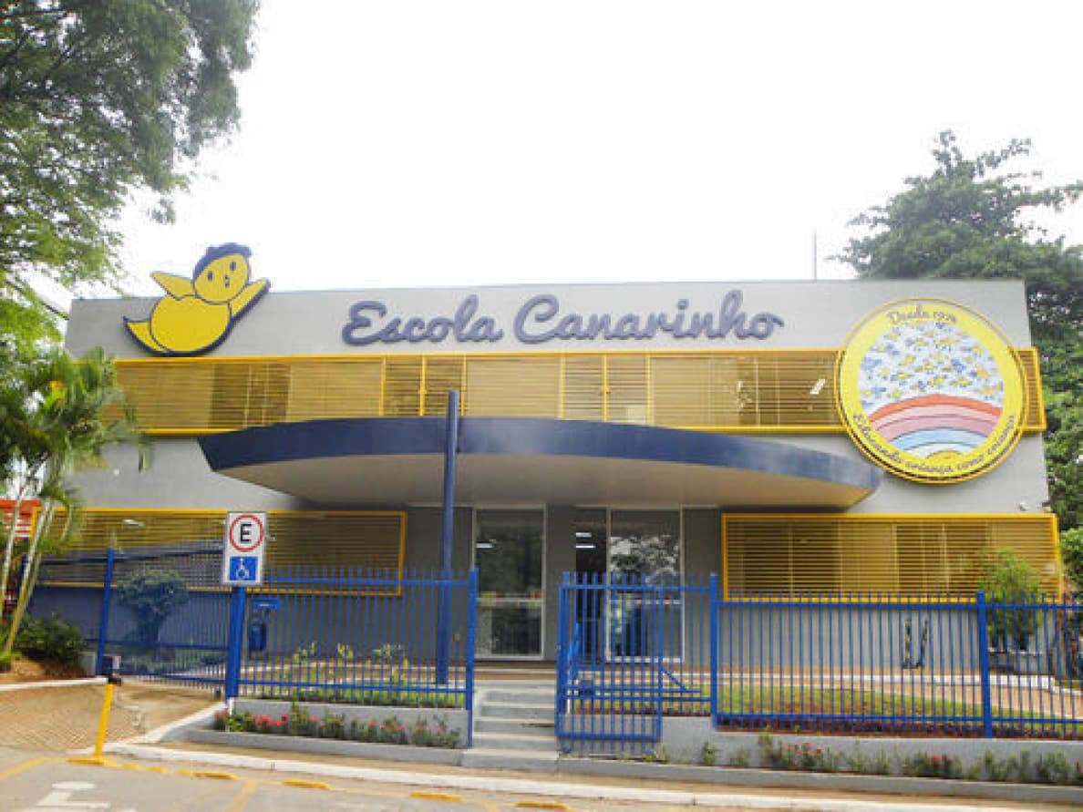 Fachada da escola Canarinho